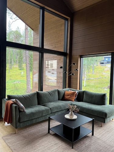Stylish 4BR Villa for 10 - Private Jacuzzi & Sauna