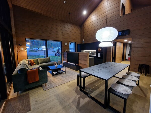 Stylish 4br Villa For 10 - Private Jacuzzi & Sauna - Äkäslompolo