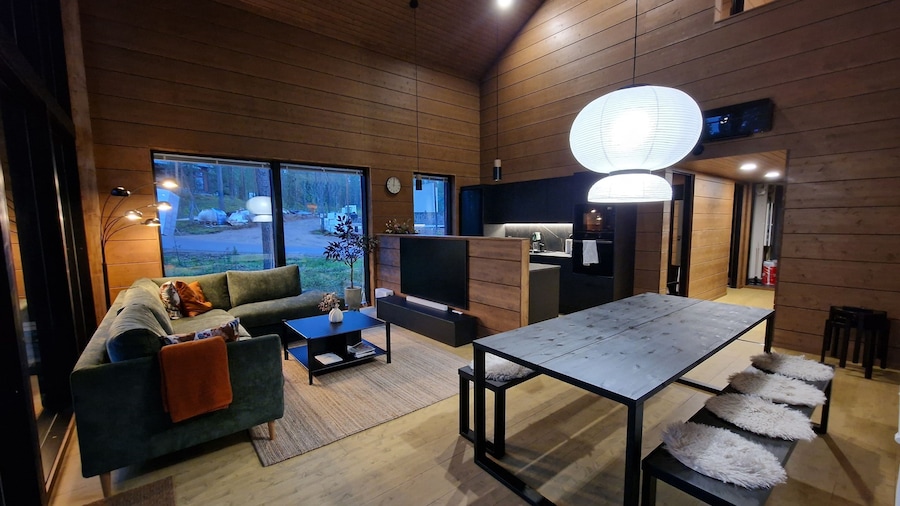 Stylish 4BR Villa for 10 - Private Jacuzzi & Sauna