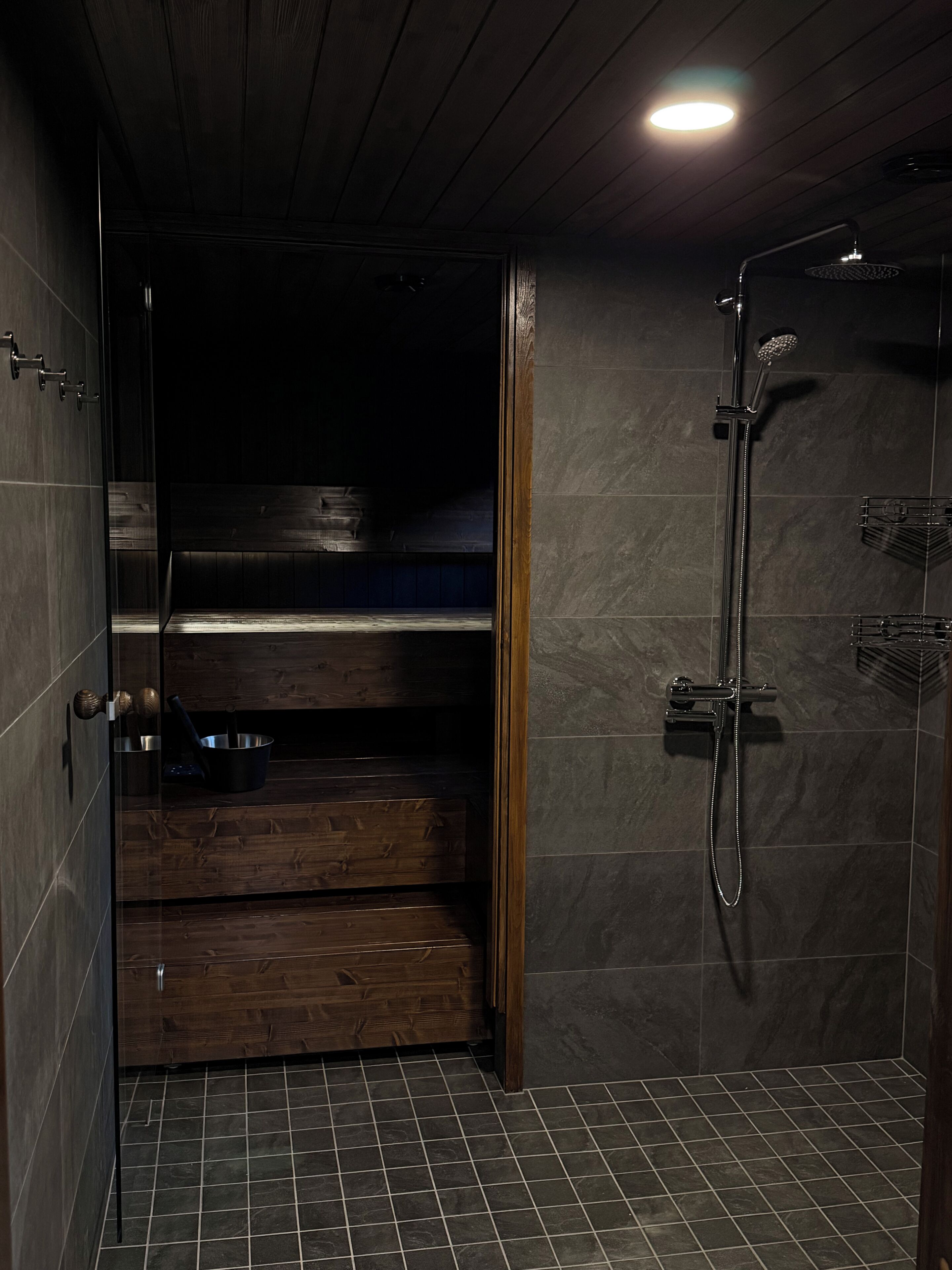 Huvila, 4 makuuhuonetta, sauna | Kylpyhuone | Suihku, sadesuihkupää, hiustenkuivaaja, pyyhkeet