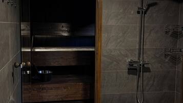 Huvila, 4 makuuhuonetta, sauna | Kylpyhuone | Suihku, sadesuihkupää, hiustenkuivaaja, pyyhkeet