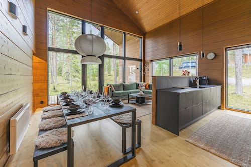 Villa Haltija - Stylish 4BR Villa with Jacuzzi