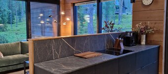 Stylish 4BR Villa for 10 - Private Jacuzzi & Sauna