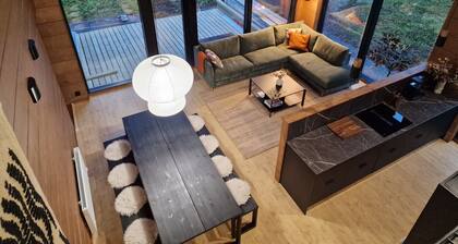 Stylish 4BR Villa for 10 - Private Jacuzzi & Sauna