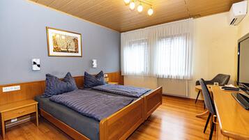 Minibar, desk, free WiFi, bed sheets