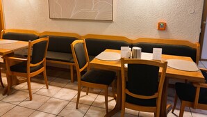 Buffet déjeuner gratuit tous les jours