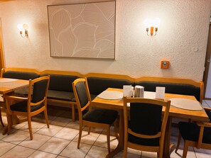 Tägliches inbegriffenes Frühstücksbuffet