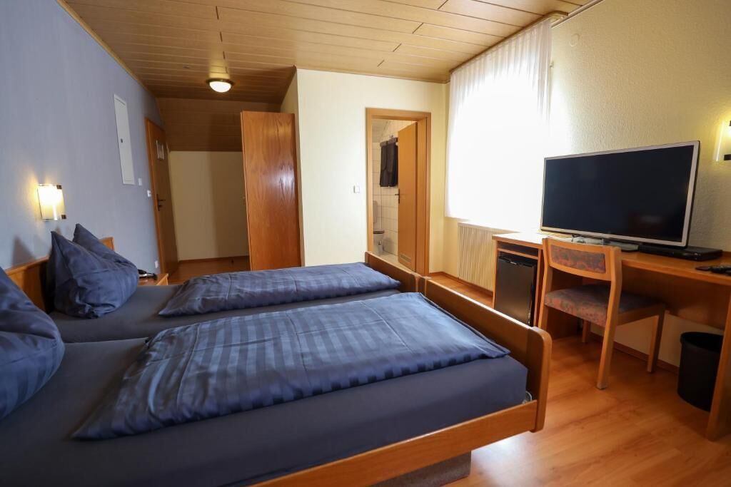Habitación Confort doble, vistas al patio | Escritorio y wifi gratis
