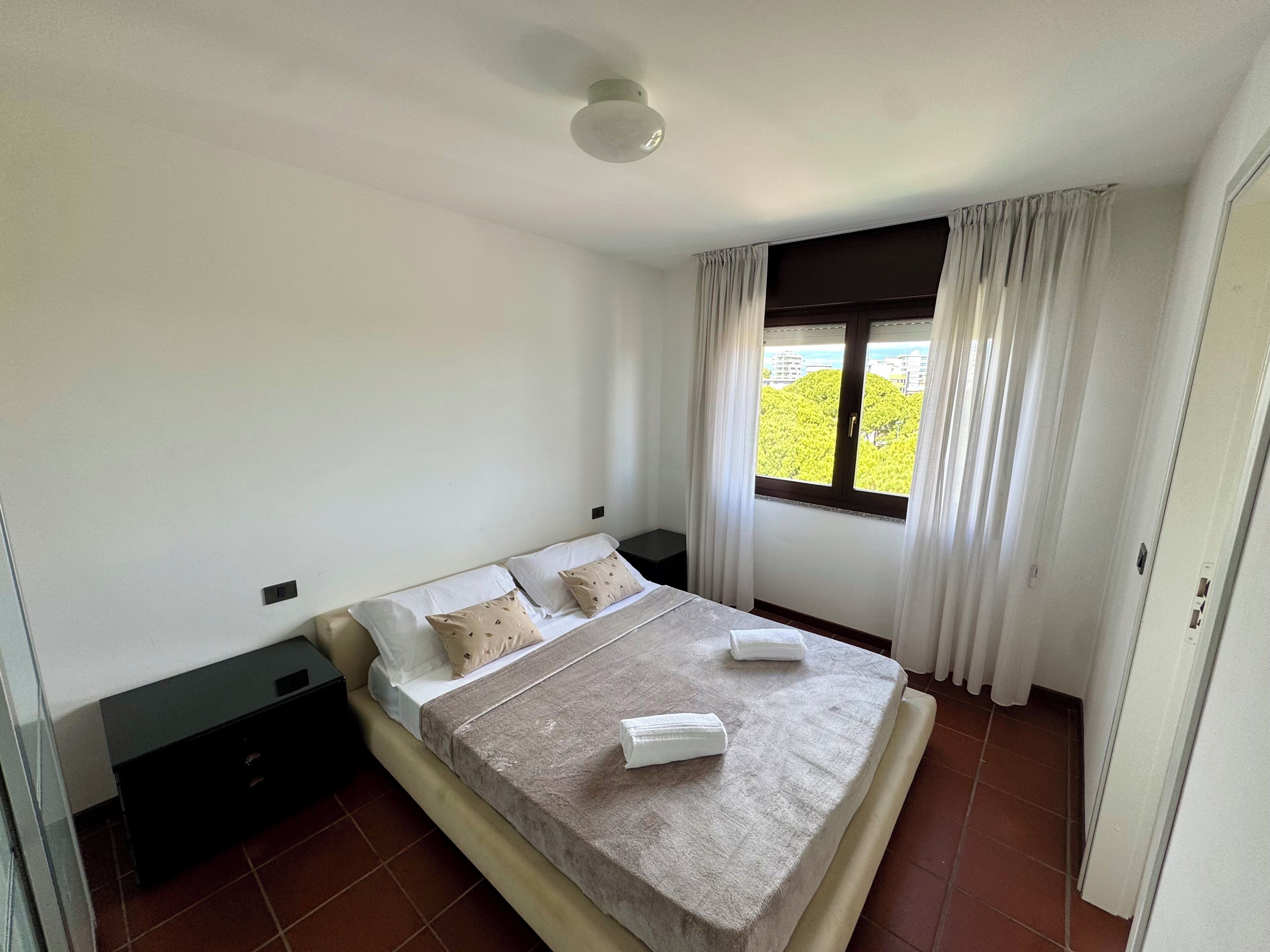 Iron/ironing board, free WiFi, bed sheets, wheelchair access