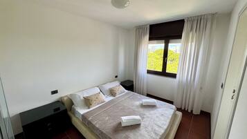 Iron/ironing board, free WiFi, bed sheets, wheelchair access