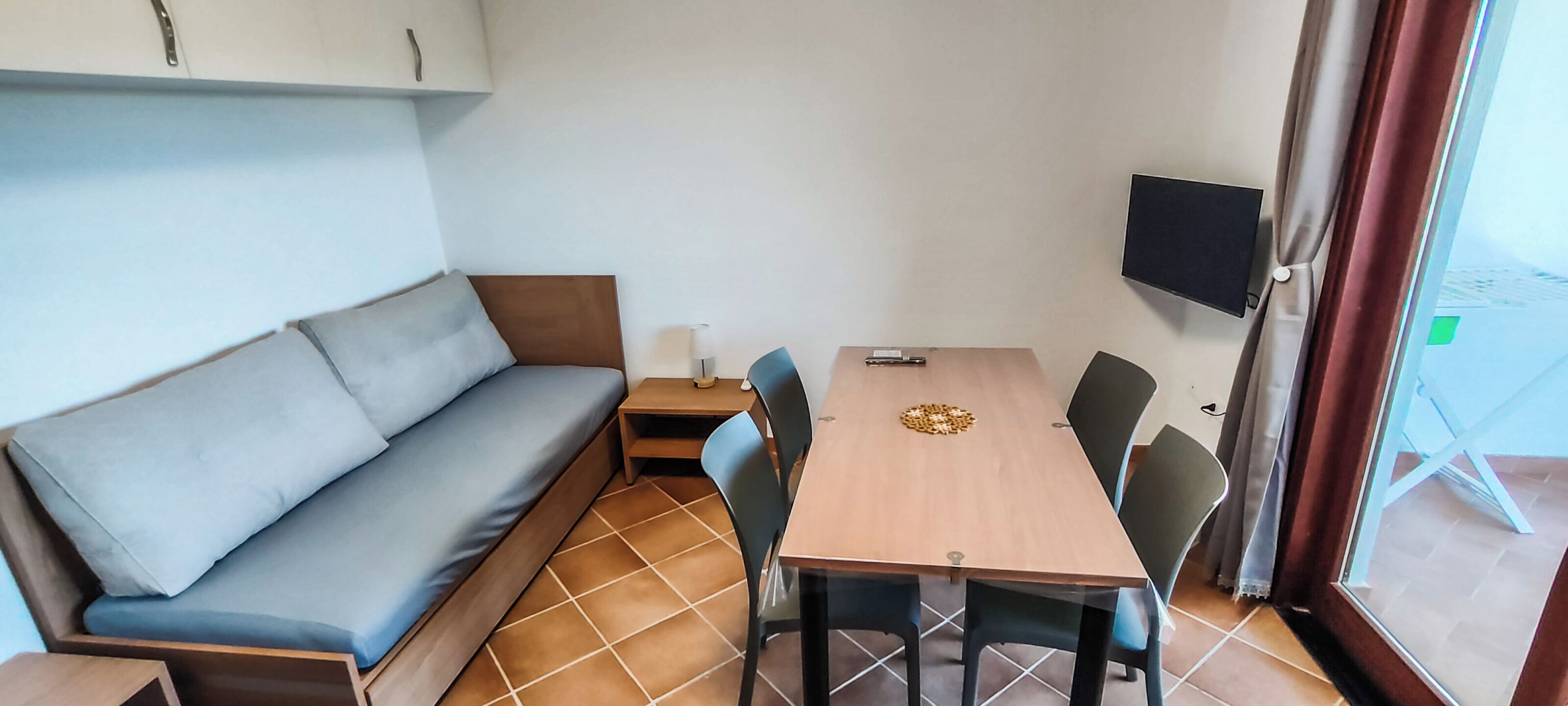 Appartamento, balcone, vista città | Interni