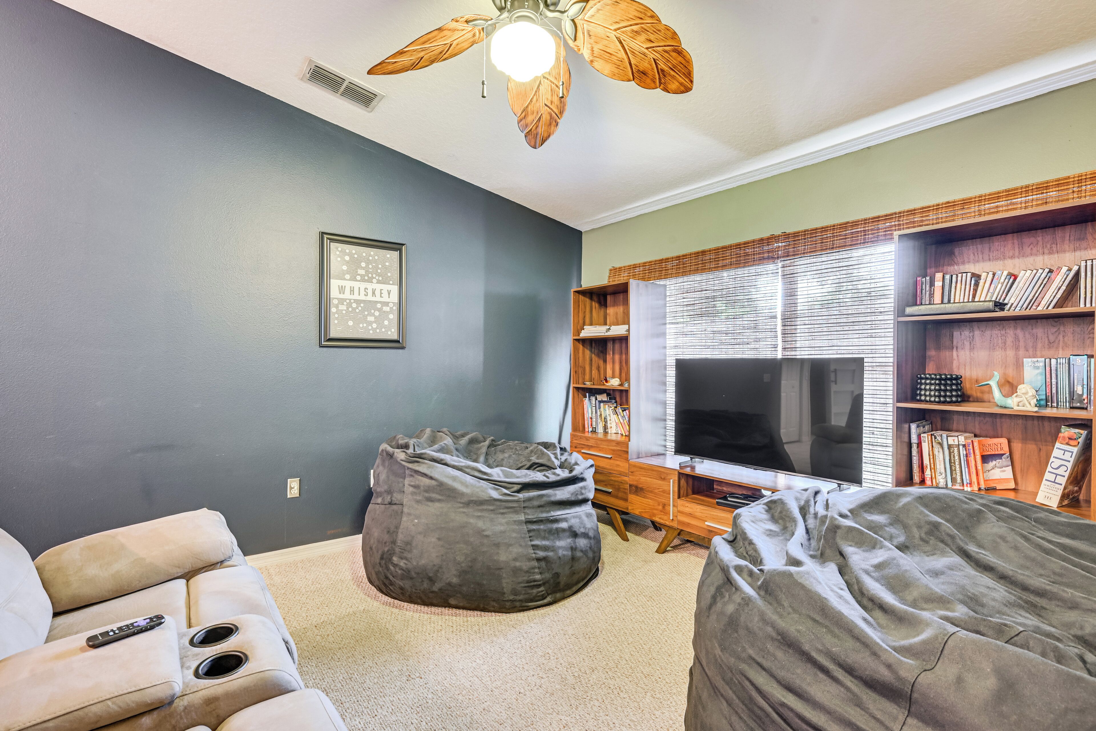 Apartment (3 Bedrooms) | Front of property
