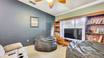 Apartment (3 Bedrooms) | Front of property