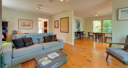 Waterfront Cottage! Family-friendly Hideaway