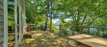 Waterfront Cottage! Family-friendly Hideaway