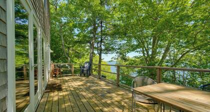 Waterfront Cottage! Family-friendly Hideaway