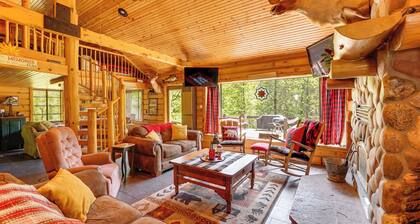 Angler Friendly! Pere Marquette Riverfront Retreat