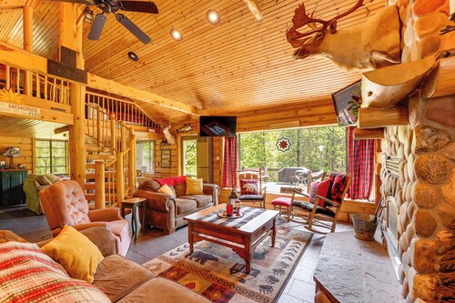 Angler Friendly! Pere Marquette Riverfront Retreat