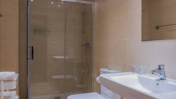 Double or Twin Room | Bathroom
