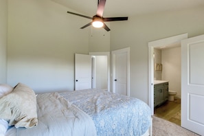 A bedroom with a bed, a ceiling fan, and a bathroom visible through an open door. - 2 Mi to Bear Lake! Group Getaway w/ Mountain Views (Garden City)