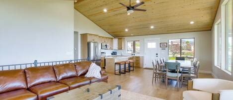 House (4 Bedrooms) | Interior