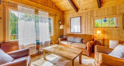 Families w/ Pets! Riverfront Retreat in Grand Lake