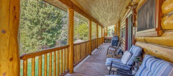 Rustic Cabin on the Colo River, 10 Private Acres