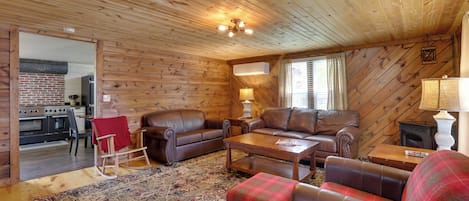 House (2 Bedrooms) | Interior