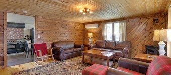 Black Hills Basecamp: Sturgis Home w/ Yard!