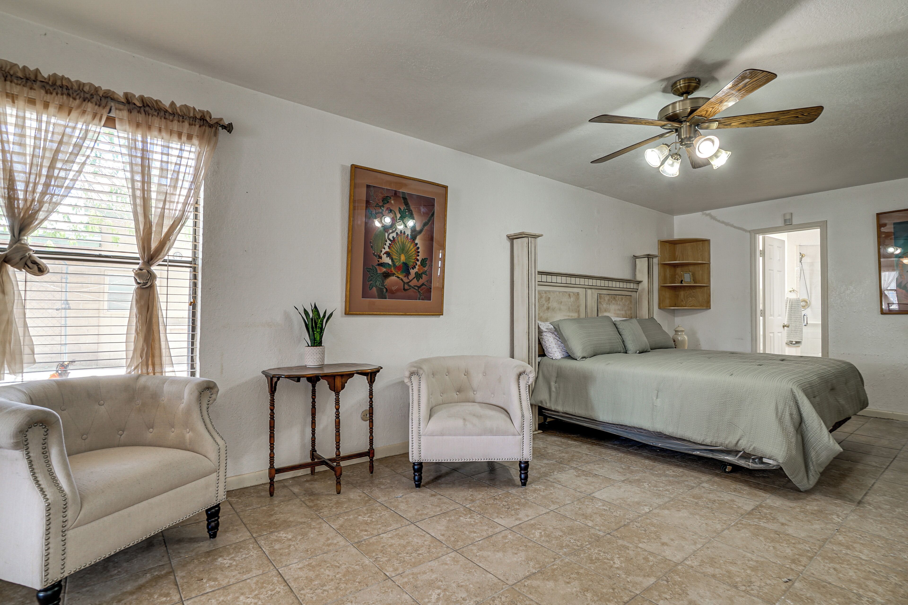 House (5 Bedrooms) | Interior