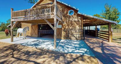 Windmill Trails Dairy Cottage + Barn Loft