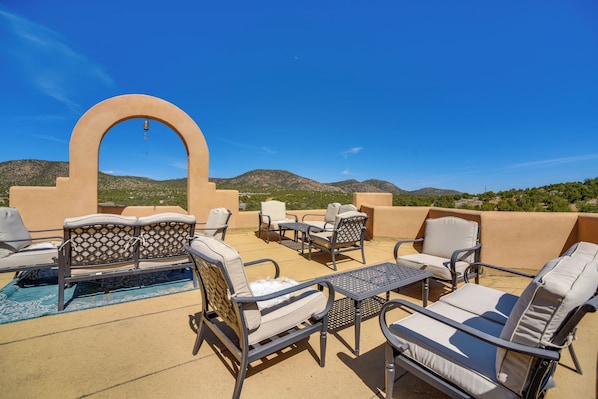 Front of property - Luxurious Retreat w/ Stunning Views in Santa Fe (Santa Fe)