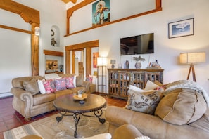 Interior - Luxurious Retreat w/ Stunning Views in Santa Fe (Santa Fe)