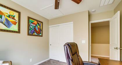 12 Mi to Las Vegas Strip: Classic Home w/ Patio!