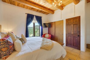 House (1 Bedroom) | Interior - Panoramic Mtn Views! Couple's Casita in Santa Fe (Santa Fe)