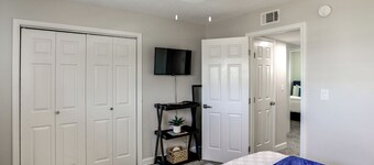 Walk to Stadium and Campus! Cozy Townhome w/ Pool