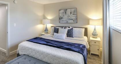 Walk to Stadium and Campus! Cozy Townhome w/ Pool