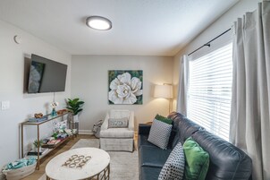 Apartment (2 Bedrooms) | Front of property