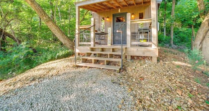 Wren's Nest Cabin: Missouri Ozarks Getaway!