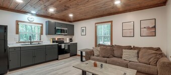 Great for Couples! Secluded Sanctuary in Cabot