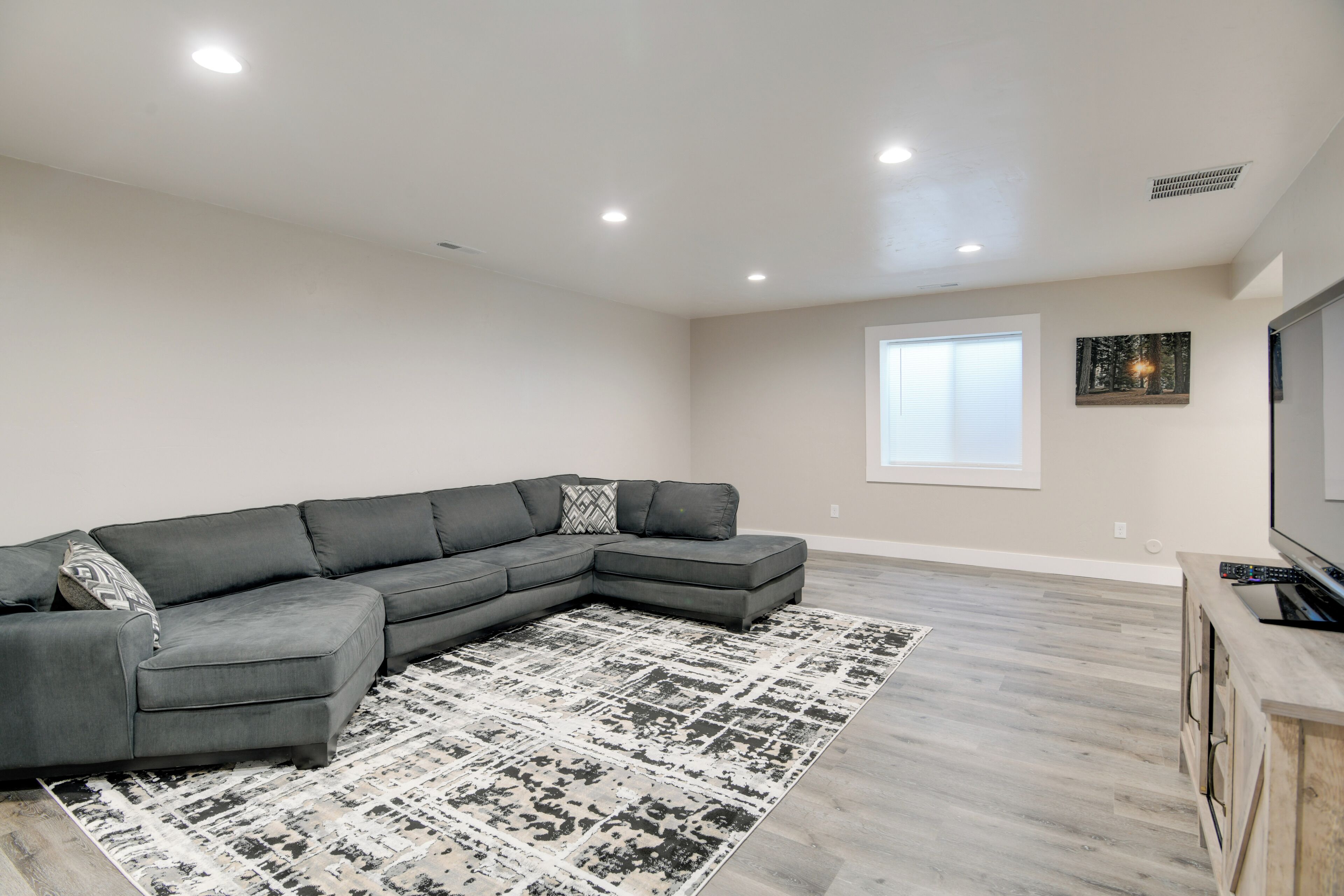 House (6 Bedrooms) | Interior