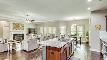 House (3 Bedrooms) | Interior