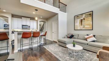 Apartment (3 Bedrooms) | Front of property