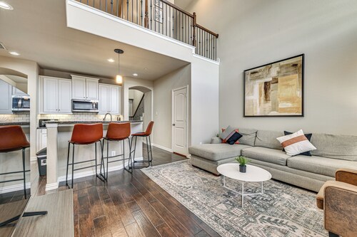 Lewisville Home w/ Pool Access: Walkable Location