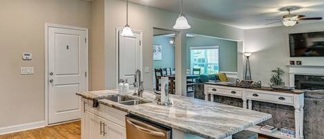House (4 Bedrooms) | Interior
