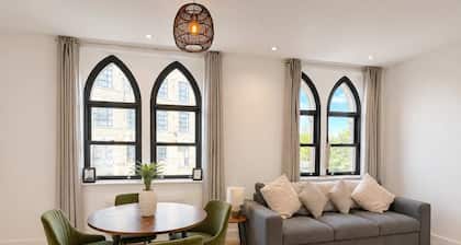 Lux House 2BR - Sleeps 6 - Free Parking - Huddersfield