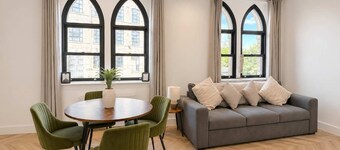 Lux House 2BR - Sleeps 6 - Free Parking - Huddersfield