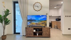 Nhà liên kế Cao cấp, sân hiên, quang cảnh sân vườn | Nội thất