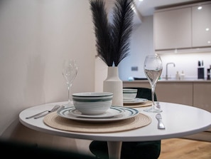 Dining - Modern 1Bed Central Leeds Apt Near Arena (Leeds)