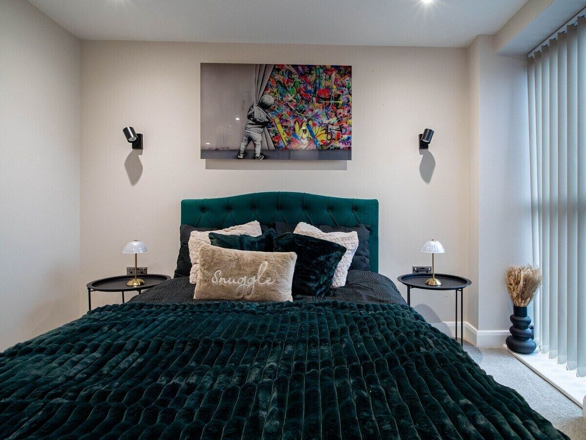 1 bedroom, iron/ironing board, internet, bed sheets